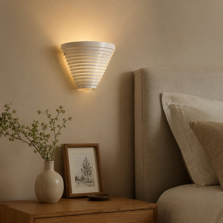 Kovara Louvered Wall Lamp 1