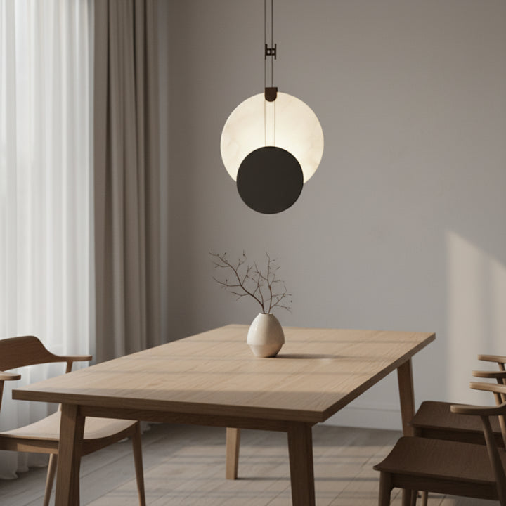 Suspension ronde en albâtre