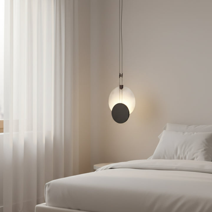 Suspension ronde en albâtre