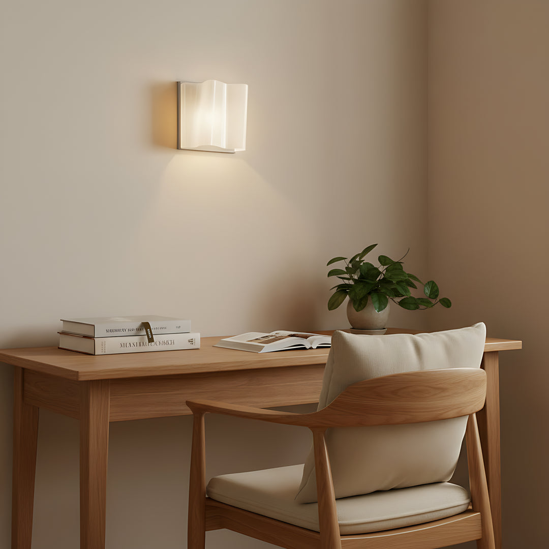 Wellenförmige Glaswandleuchte