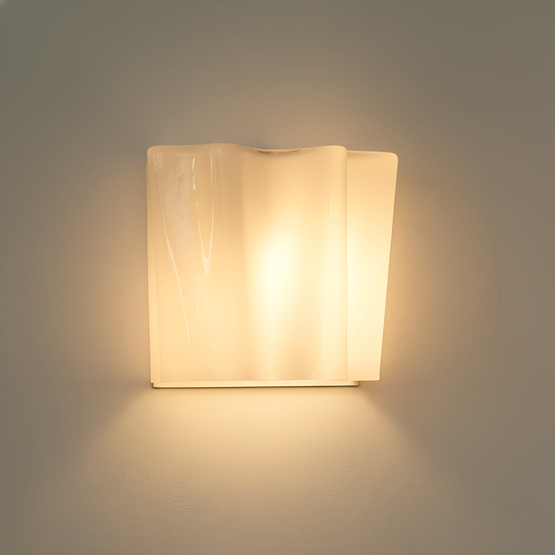 Wellenförmige Glaswandleuchte