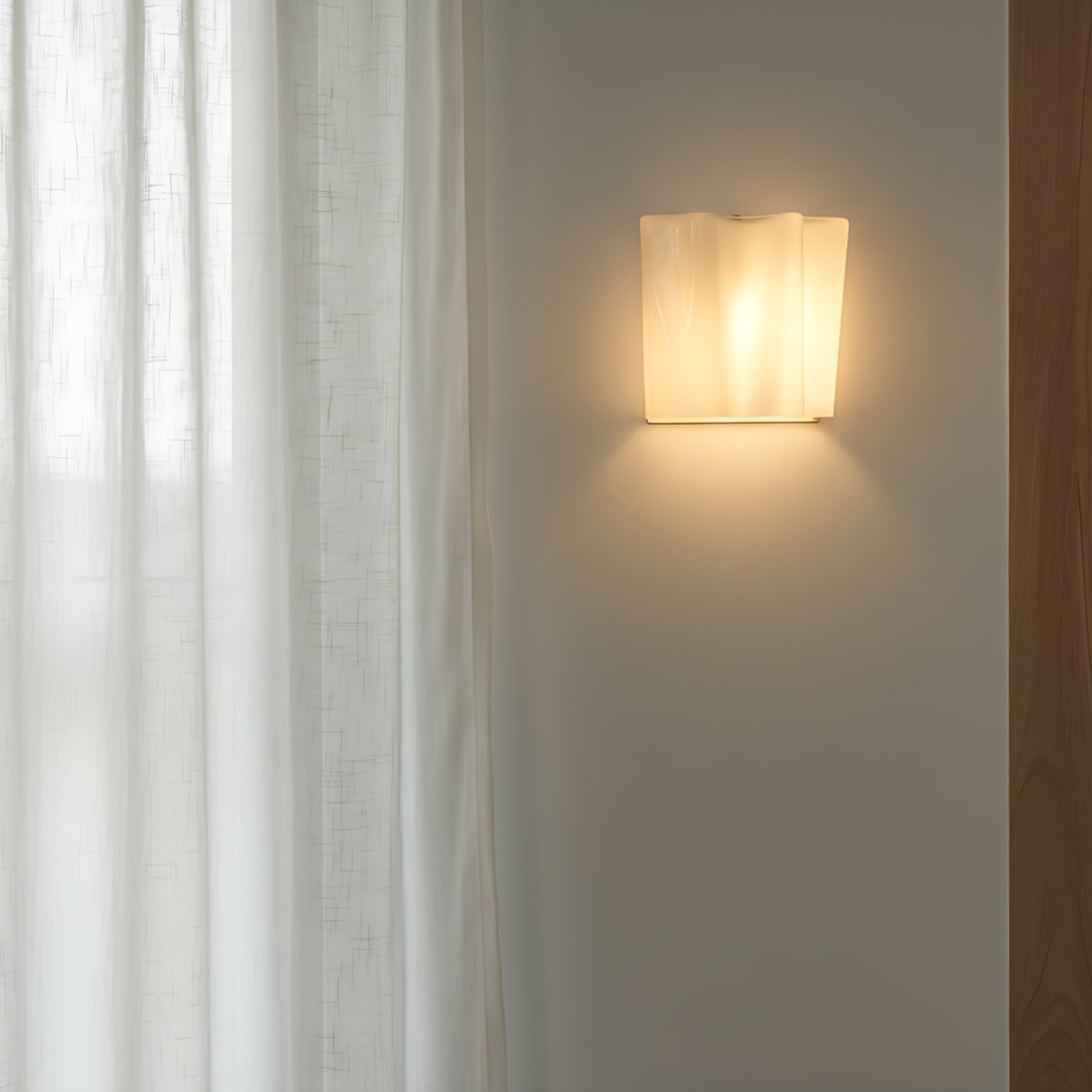 Wellenförmige Glaswandleuchte